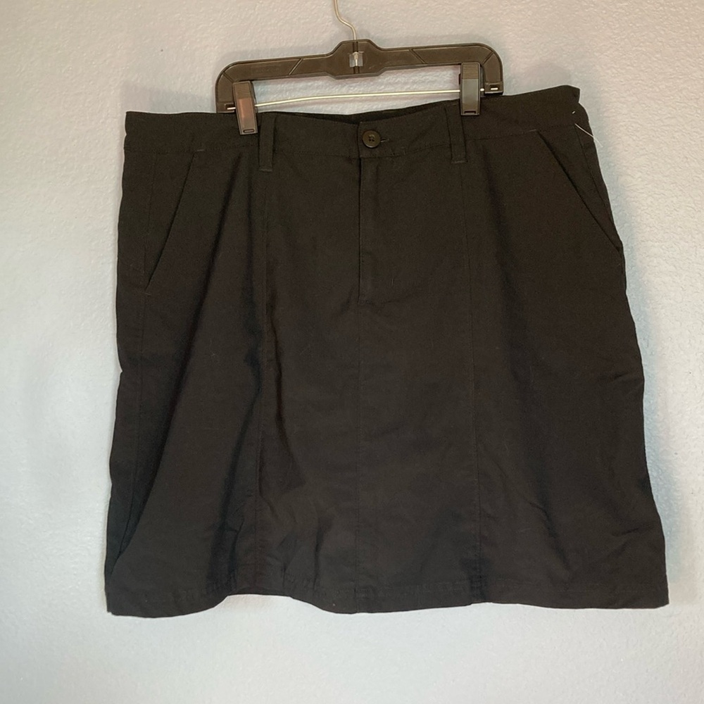 PATAGONIA athletic black skort women’s size 14. With pockets front and back.
